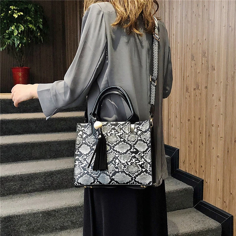 

Designer Handbag Fashion Women Bag PU Leather Handbags Shoulder Bag tote bag purses for Women Messenger Bags Snake design bag