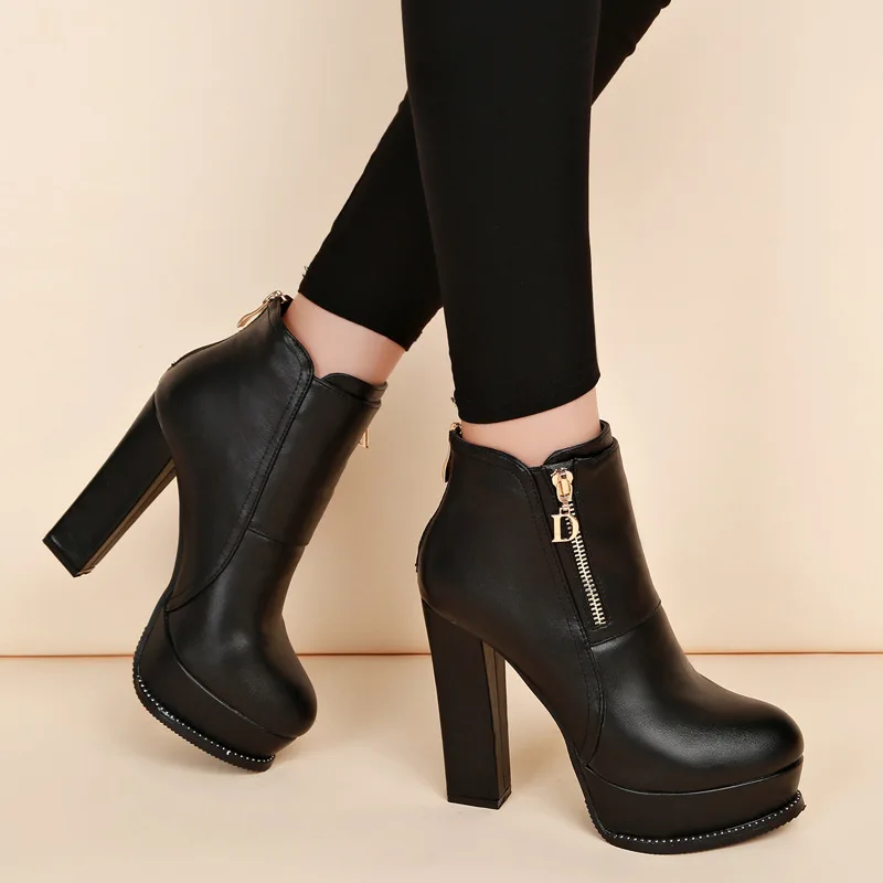 Женские ботильоны на высоком каблуке. Новые бархатные Ботинки Martin в Корейском