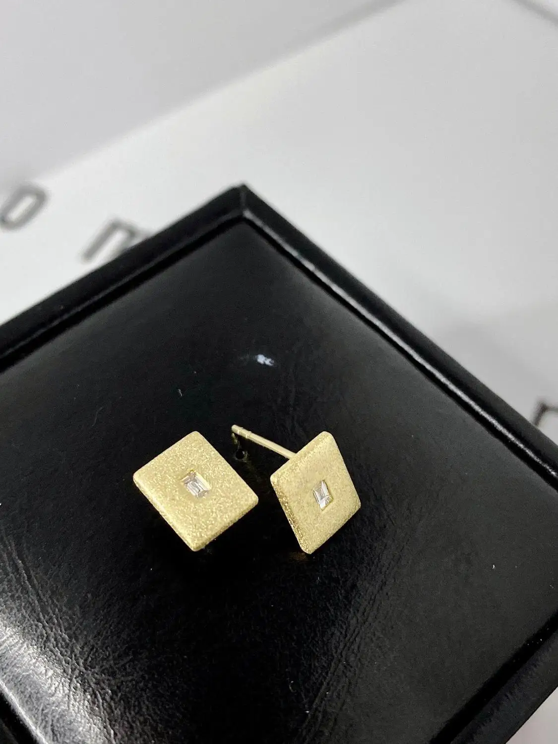 

MADALENA SARARA Pure 18k Gold Earrings Simple Geometric Women Earrings 18K Yellow Gold AU750 Pave Setting South Africa Diamond