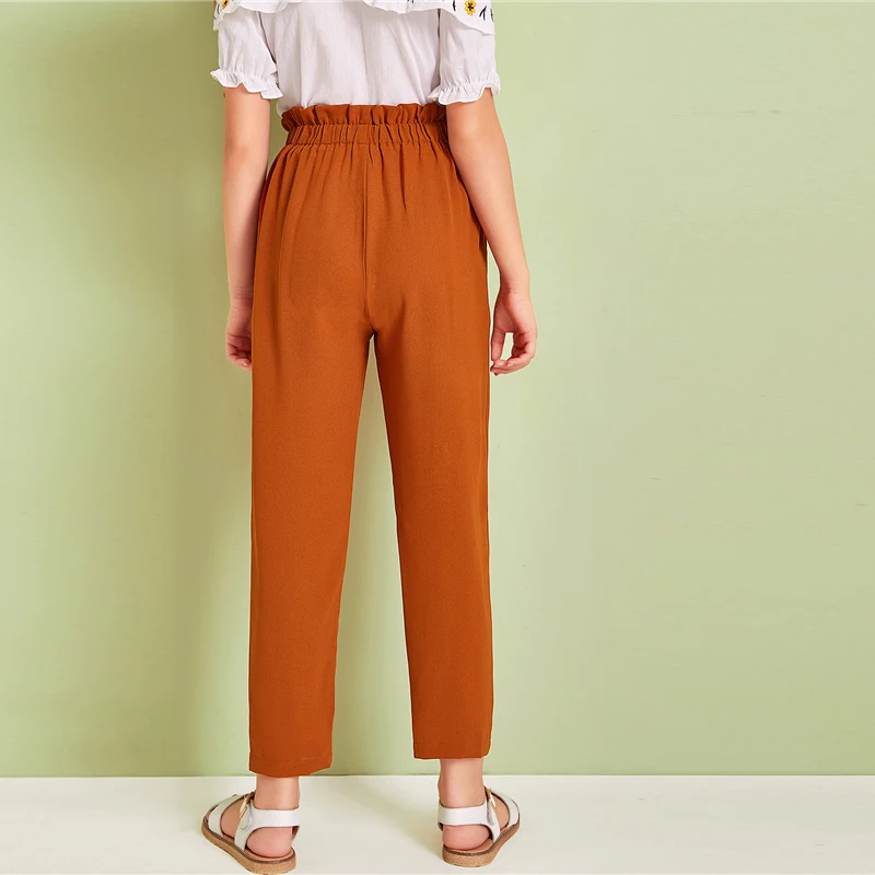 SHEIN Kiddie/коричневые однотонные штаны с бумажной сумкой и пуговицами на талии; возможность носить с брюками для мамы и ребенка; коллекция года; осенние брюки с оборками для девочек; Одинаковая одежда для семьи