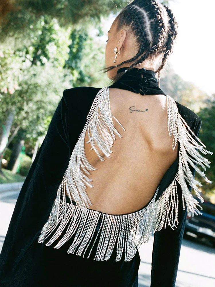 VC Бесплатная доставка Вельветовое платье с низким вырезом на спине бусы