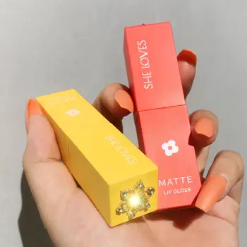 

Flower field lip glaze student lipstick does not fade and shows platinum tomato color