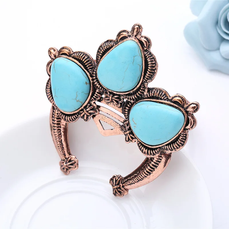 4649042373_365278300