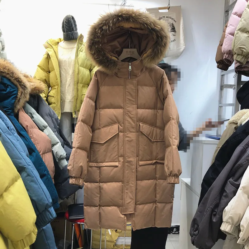 Женское длинное зимнее пальто с подкладкой, плотное, выше колена, воротник из натурального меха енота, зимняя куртка, пальто, уличная одежда, ветронепроницаемые теплые пальто - Цвет: Коричневый