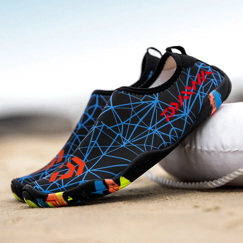 Skup Nowy Daiwa wędkarstwo buty do wody mężczyźni plaża na zewnątrz buty wędkarskie buty wspinaczkowe Surf kobieta szybkie suszenie Dawa buty wędkarskie Size35 46