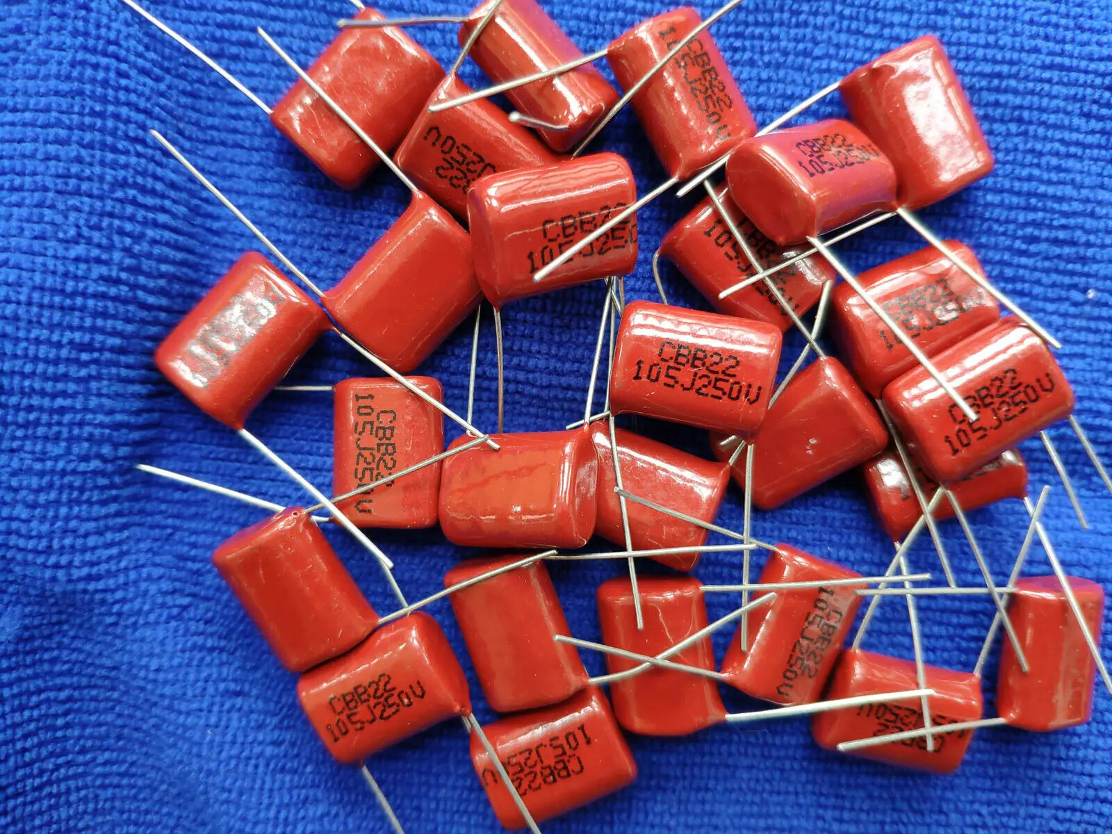 US Stock 50/100pcs CBB Metallized Film Capacitor 104/105/125/155/205/224/225/305/474/684J/k 250V