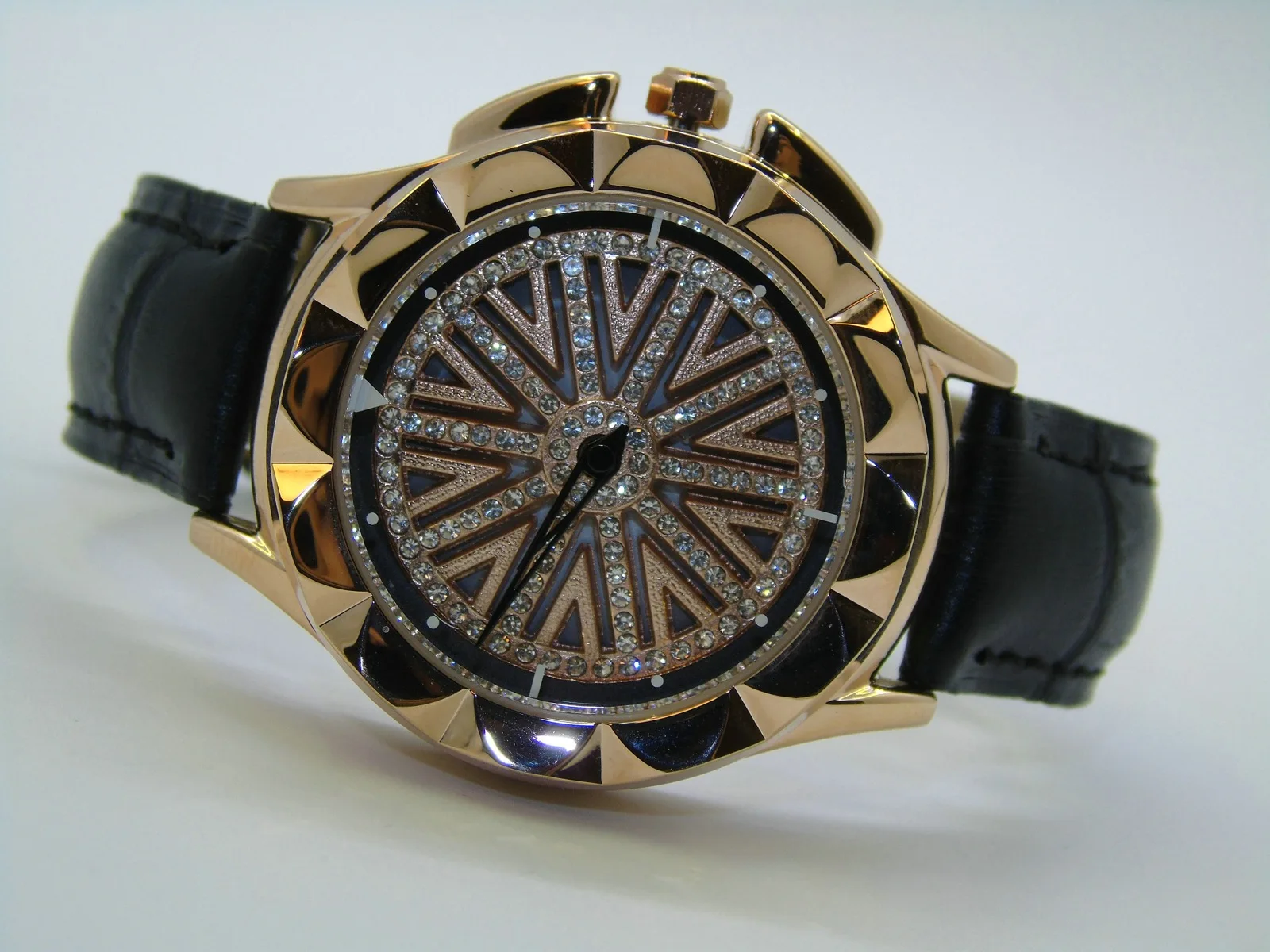 

Menots Man-made Diamond Turntable Women's Watch 043m Quartz Watch