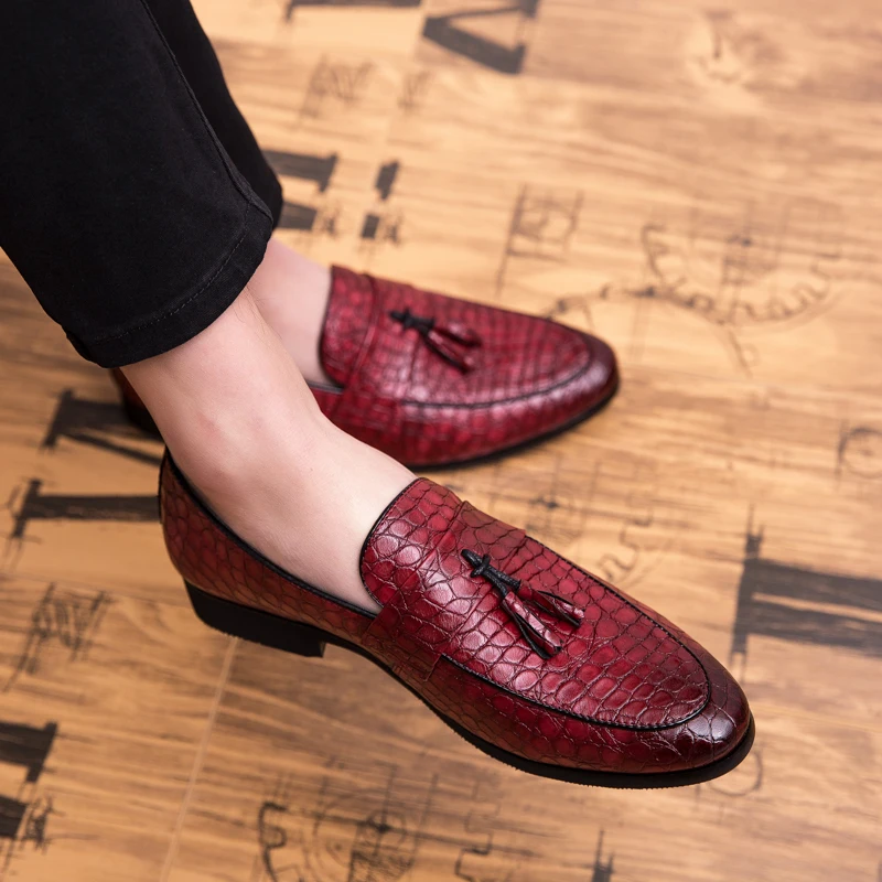 

Men's Loafers focus of party night club Man Casual shoes Black Brown Red color leather shoes Round toe Italy handmade