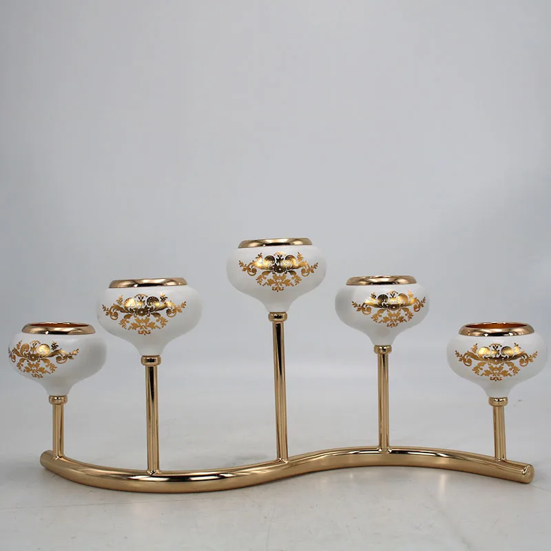 

High Quality 5Heads white metal Romantic candelabros for Wedding Props Dinning Table Hotel Candle Holders Home Decoration