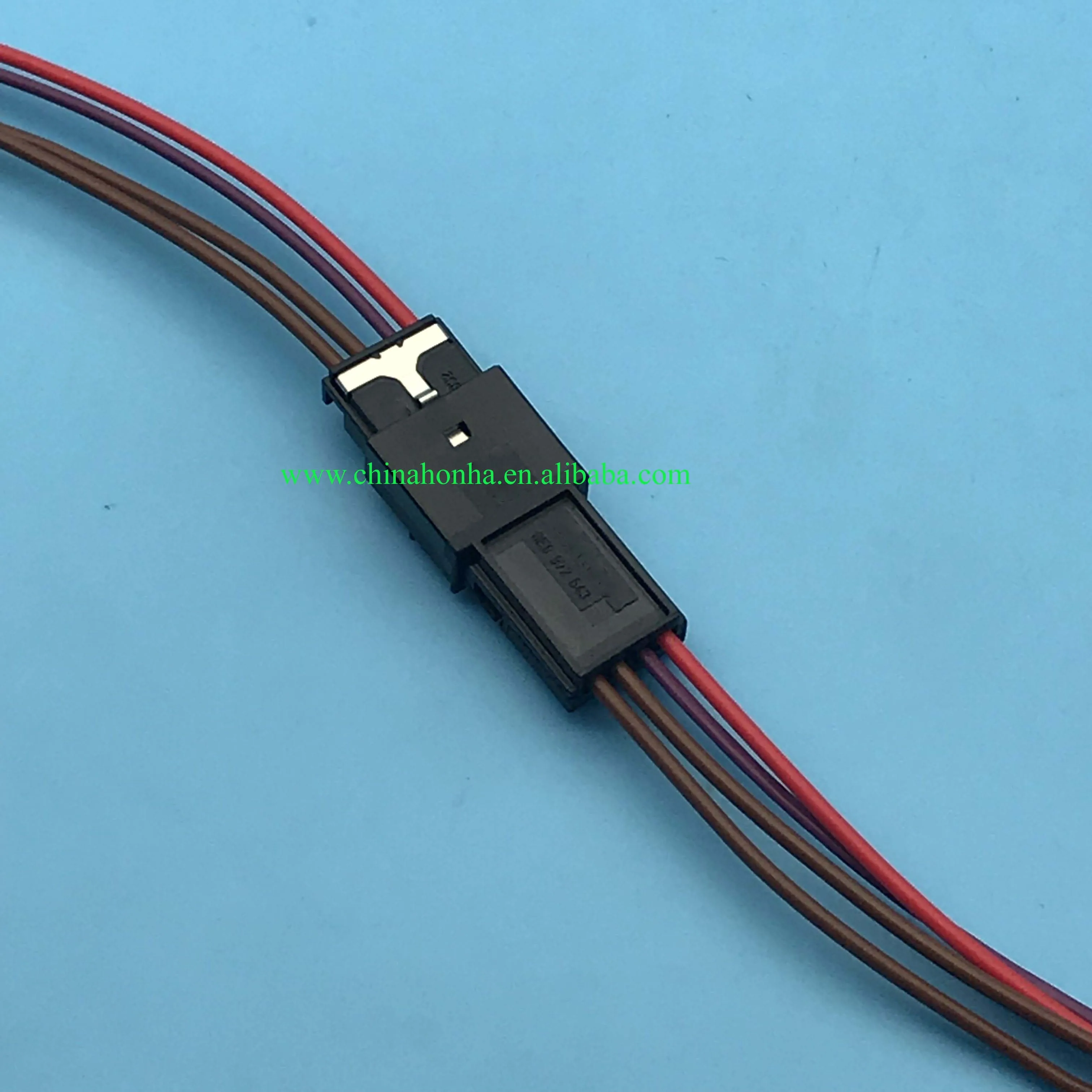 200 шт. 8E0972643 с косичкой+ 200 шт. 8E0971832 с 10 см и 20AWG провода