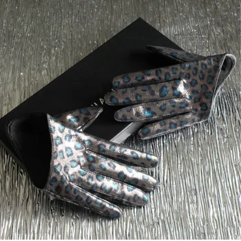 

WOMENGAGA 2019 Autumn And Winter New Products Fashion Blue Leopard Short Sheepskin Gloves Women DG024