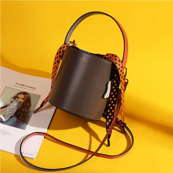 

LANSUXIANG leather women's bag bucket bag women's new one-shoulder messenger portable ladies bag