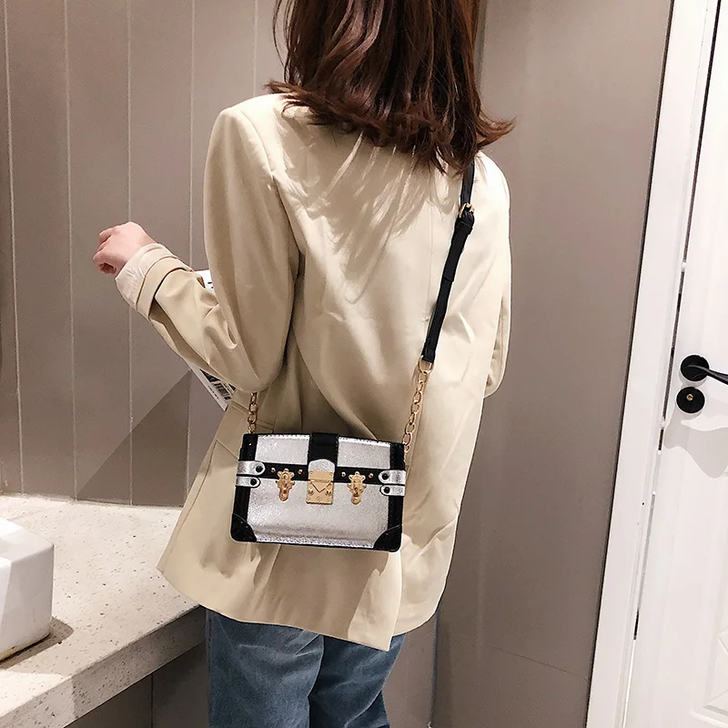 

2019 New Korean version of Joker chain small square bag fashion texture shoulder Messenger bag