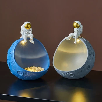 

Nordic Creative Astronaut Porch Storage Door Key Home Living Room Coffee Table Top Decorations Mini Resin Ornament