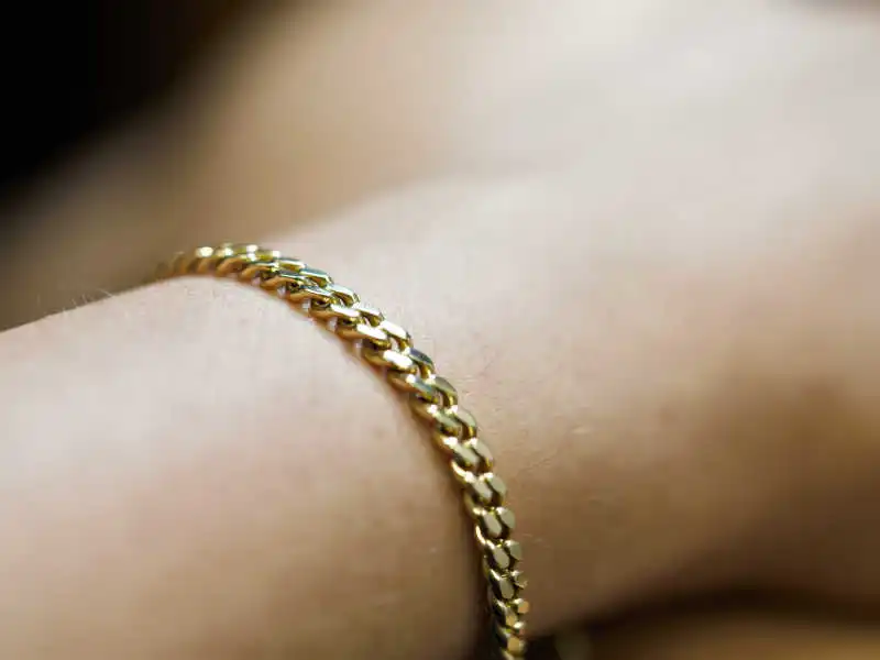 goldbracelet.jpg_.webp