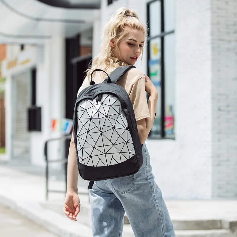 12220766365_1310382378