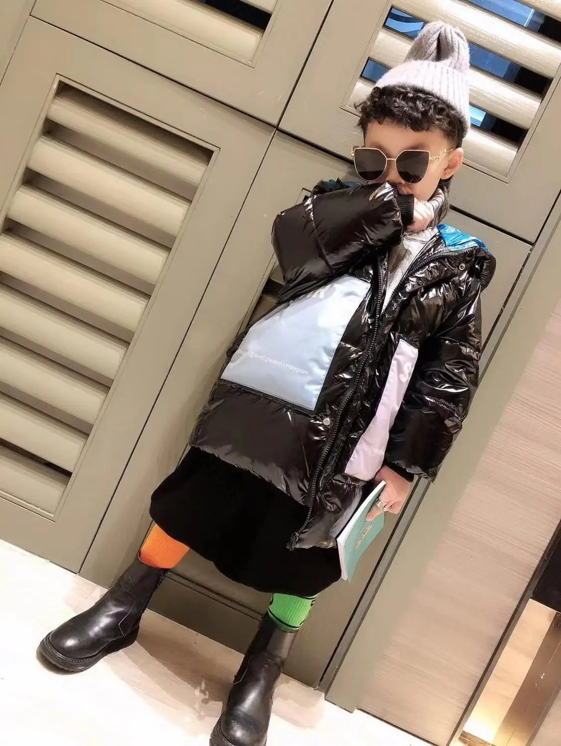 

2019 autumn and winter new boy fashion explosions bright face down jacket hooded thick coat handsome