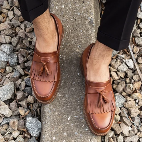 Men Brown Shoes Высококачественная Мужская повседневная обувь с круглым носком без застежки с кисточками; Лоферы ручной работы из натуральной кожи; удобная мужская офисная обувь на плоской подошве; NHS196 - Цвет: Men Brown Shoes