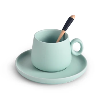 

Nordic Creative Coffee Cup Small Luxury High Red Tea Cups with Spoon Handle Ceramic Reusable Capsules Home Drinkware LL50CC