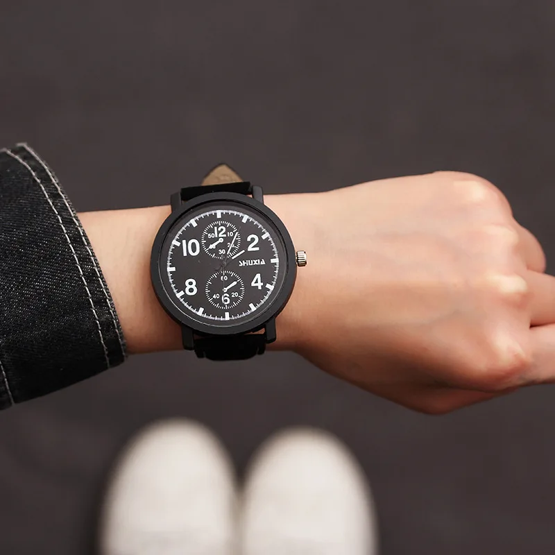 

Harajuku Wind WOMEN'S Watch Trend Europe And America Large Dial Simple Black And White South Korea Couples Cool Fashion Man High