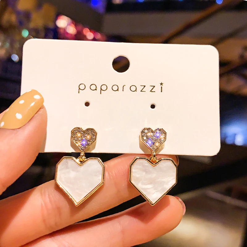 14694788061_1626211359