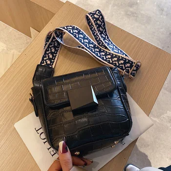 

Fashionable broadband bag female 2020 spring/summer fashion south Korean version of the crocodile pattern single-shoulder bag