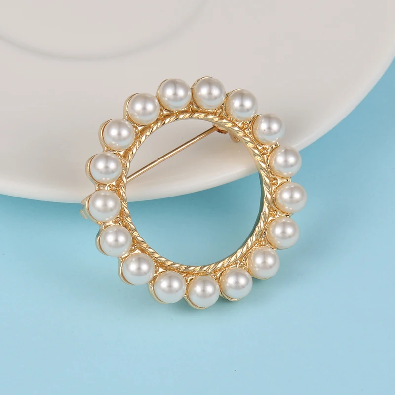 baiduqiandu New Arrival Gold / Silver Color Metal Circle Brooch with Surrounding Simulated Pearls