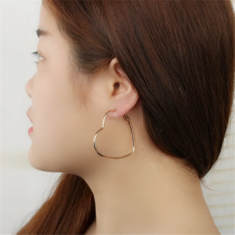 Simple Design Gold Color Big Heart Hollow Earrings For Women New Brand Fashion Ear Cuff Piercing Hyperbole Earring Gift A198 | Украшения и