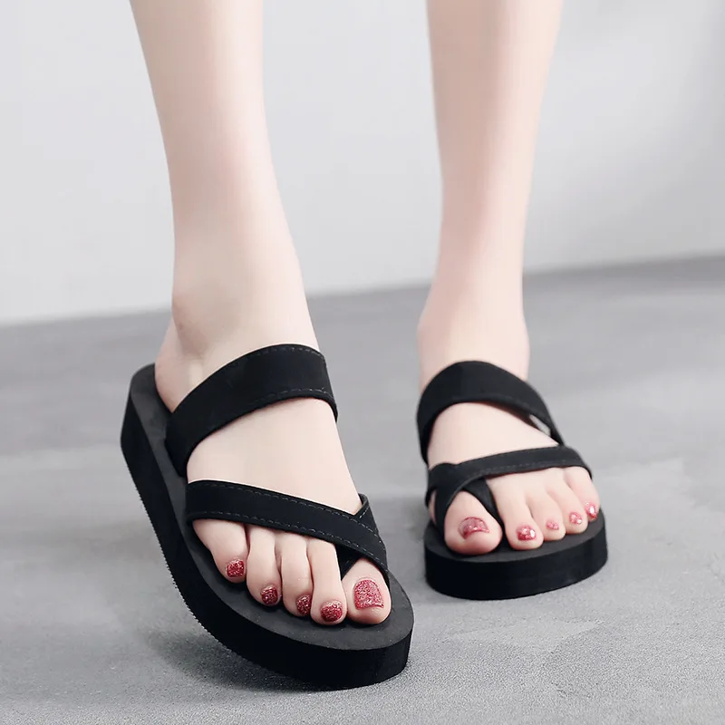 

2020 Fashion Wear Clip Feet Beach Shoes Beach Slope Heel Flip Flops Womens Slippers IndoorHome Slippers Flip Flops