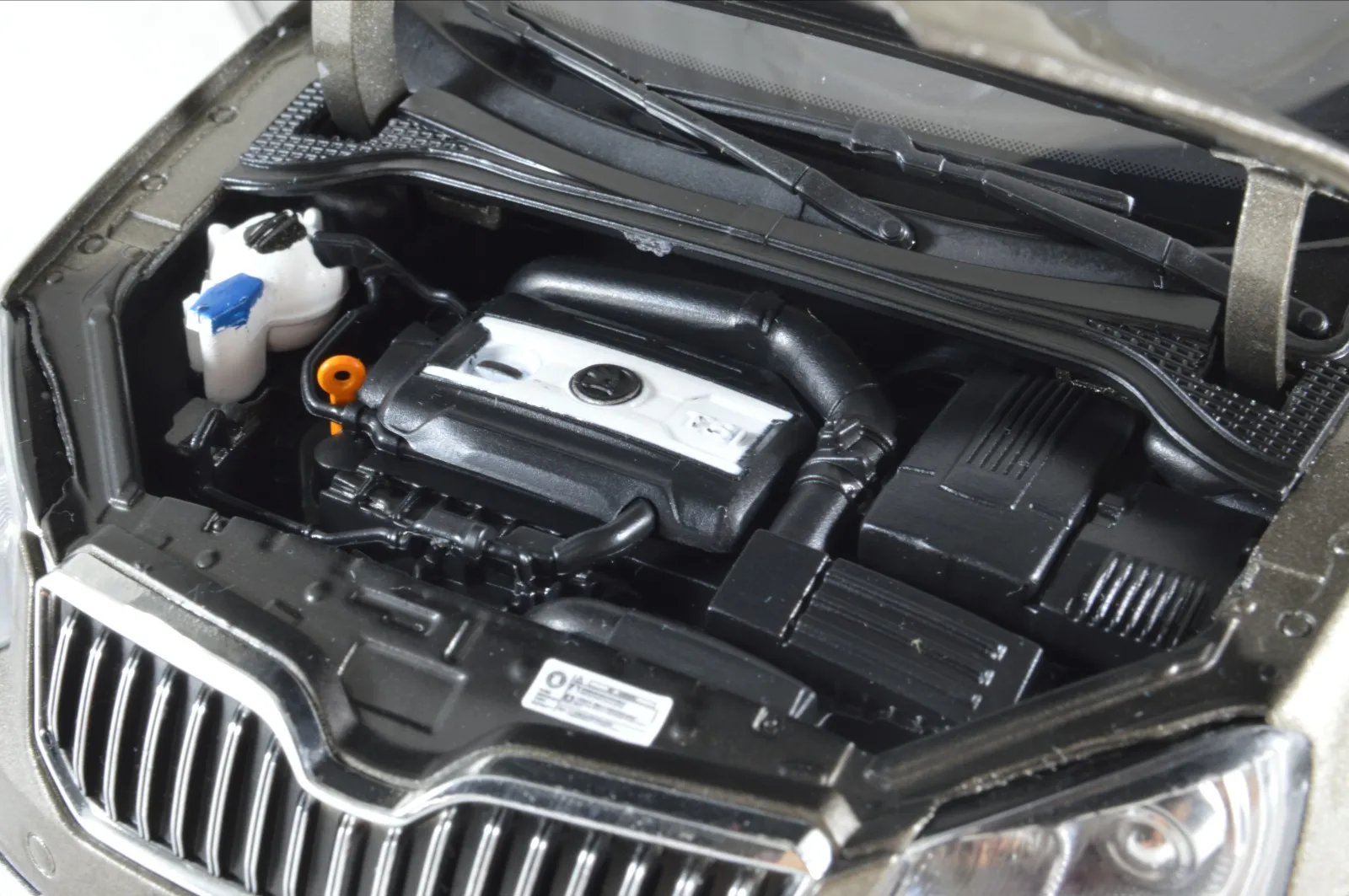 Paudi модель 1/18 1:18 Масштаб Skoda Yeti 2013 литья под давлением модель двери автомобиля открытый мужской подарок