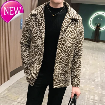 

print A leopard coat with a loose, wicker card and a nodding robe on the head