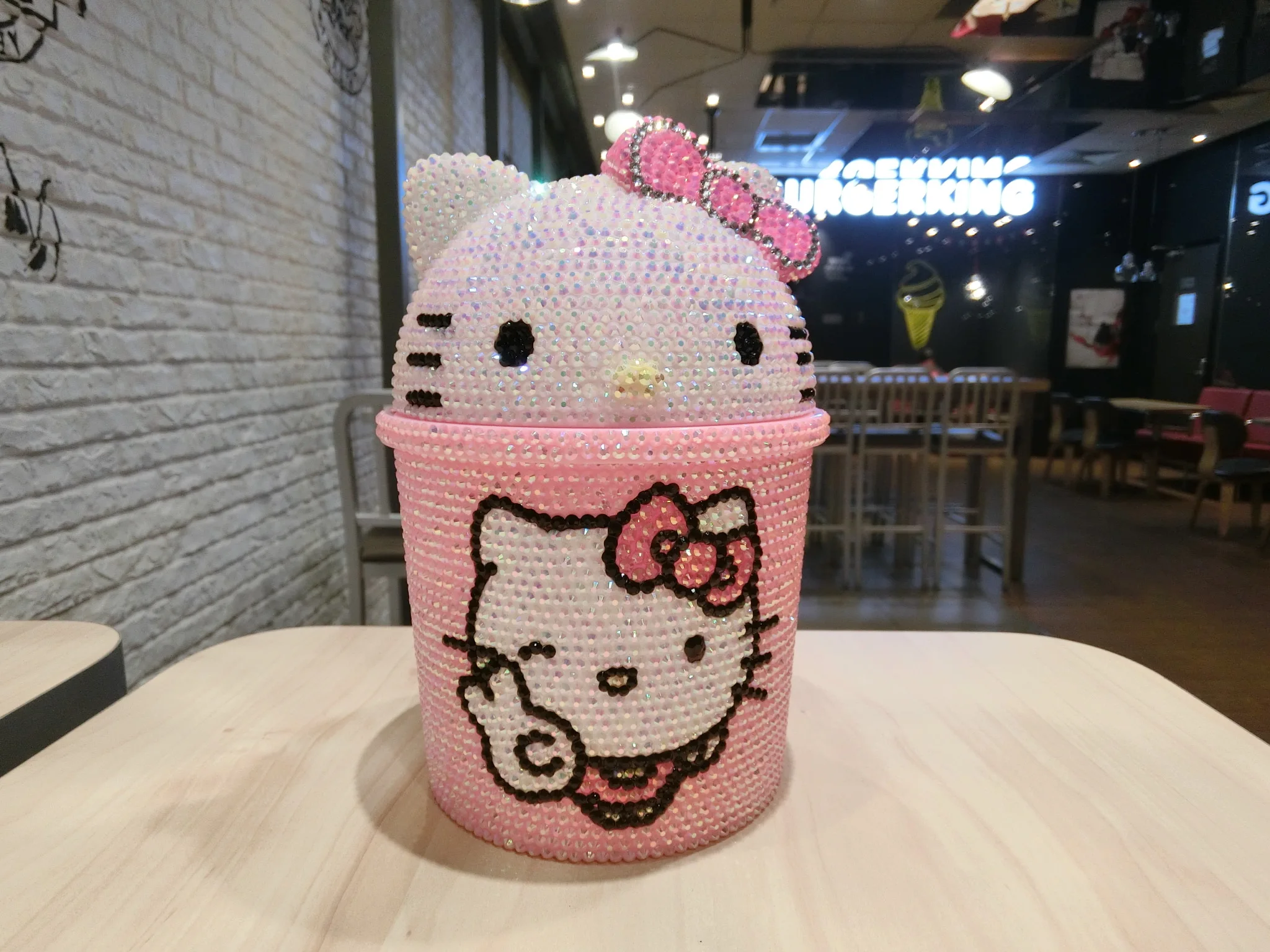 Стразы ручной работы, Мини мусорное ведро Helloo Kitty, Автомобильное Мусорное ведро, корзина для мусора, милые розовые мусорные баки для кошек, мини ведро для хранения