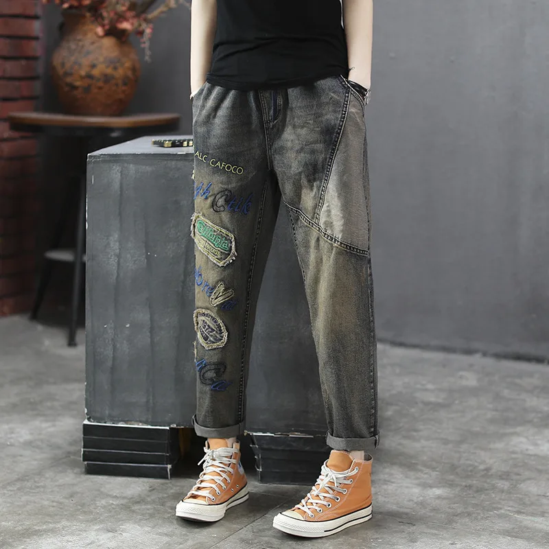 Осенние джинсы женские с эластичной талией Большие размеры свободные джинсы новые женские повседневные джинсовые брюки с карманами и вышивкой в стиле ретро