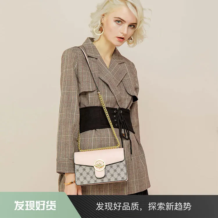 

2019 New Style Fashion Chain Mixed Colors Printed Fashion Classic Versatile Shoulder Square Sling Bag