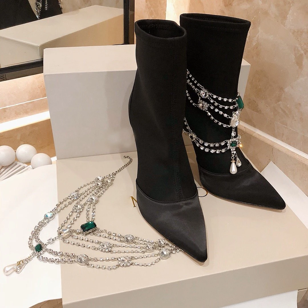 Scarpe donna/женские ботильоны; зимняя шелковая женская обувь на высоком каблуке 10,5 см с острым носком, украшенная кристаллами и цепочкой; зимняя обувь; Zapatos De Mujer