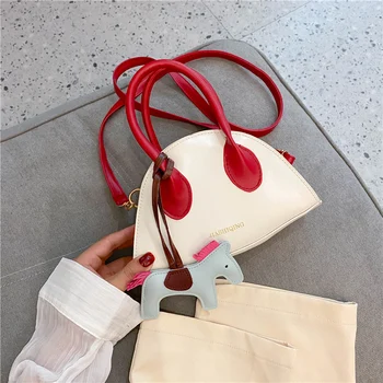 

This year's popular shell bag is a rabbit bag with one shoulder slant on the shoulder