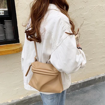 

Korean version of Instagram new early spring 2020 versatile retro large capacity foreign air clip bag single shoulder cross-body