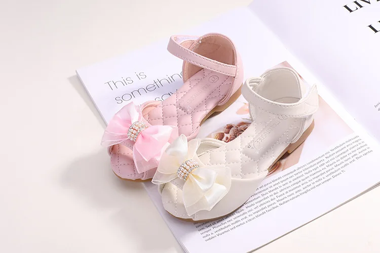 Girls Summer Sandals Open Toe Fish Mouth Princess Shoes Sweet Bowknot Pearl Dancing Shoes Comfortable Beach Shoes Pink Flat Heel