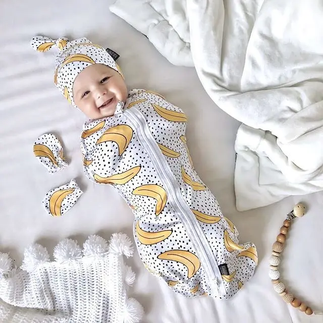 Для новорожденных милый пеленать на молнии одеяло для сна мешок Дети младенческой пеленать постельные принадлежности Муслин хлопчатобумажная накидка+ шляпа 2 шт одежда - Цвет: Banana 0 3M