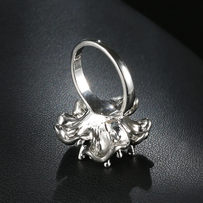 Большое женское кольцо с кристаллами и опалом серебряного цвета|Кольца| |