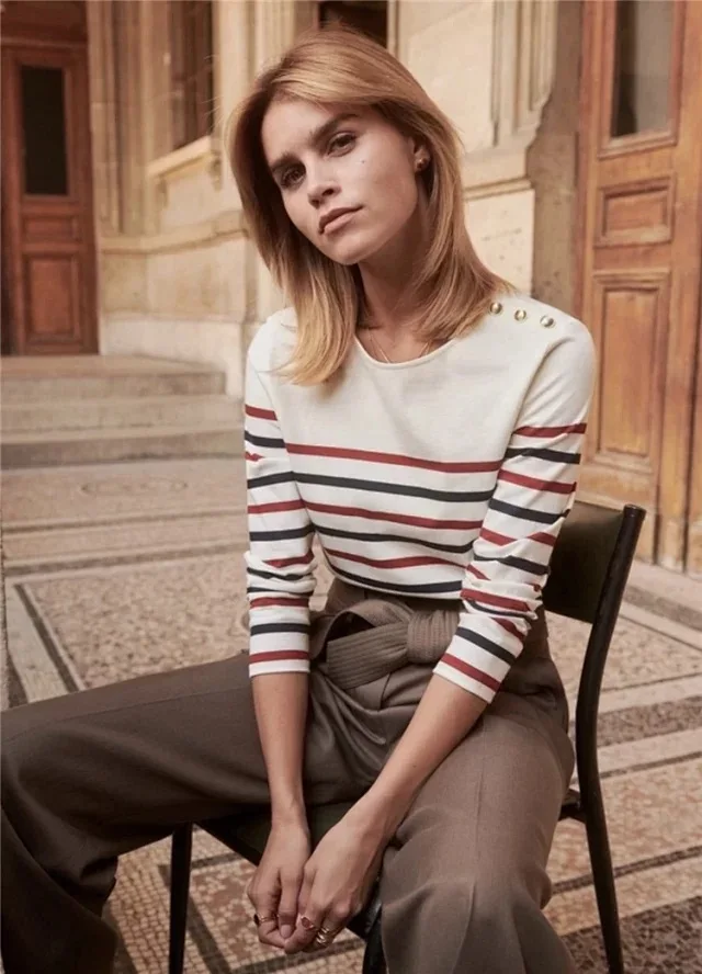  2019 autumn new retro French temperament metal shoulder button sea soul hit the color striped women