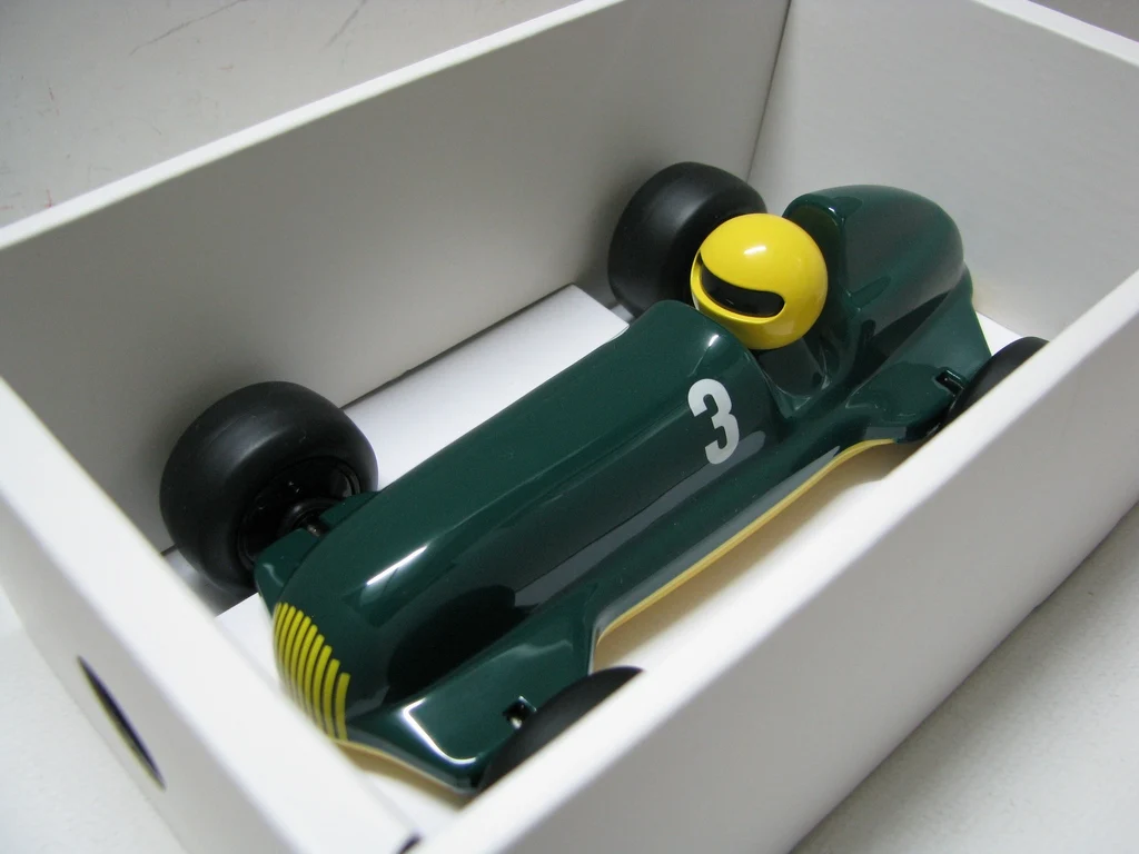 Schu co 1:43 STUDIO GREEN LEWIS#3 сплав автомобиля игрушки для детей Детские игрушки модель подарок оригинальная коробка
