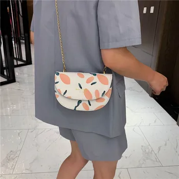 

The new trend of 2020 is the trend of multi-functional women's cross-body saddle bag Ins super hot bag