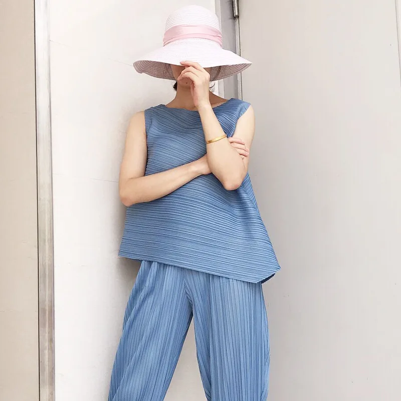Miyake плиссированные топы без рукавов женские новые модные однотонные Нестандартные Свободные футболки с круглым вырезом Женская футболка Корейская одежда - Цвет: Sky Blue
