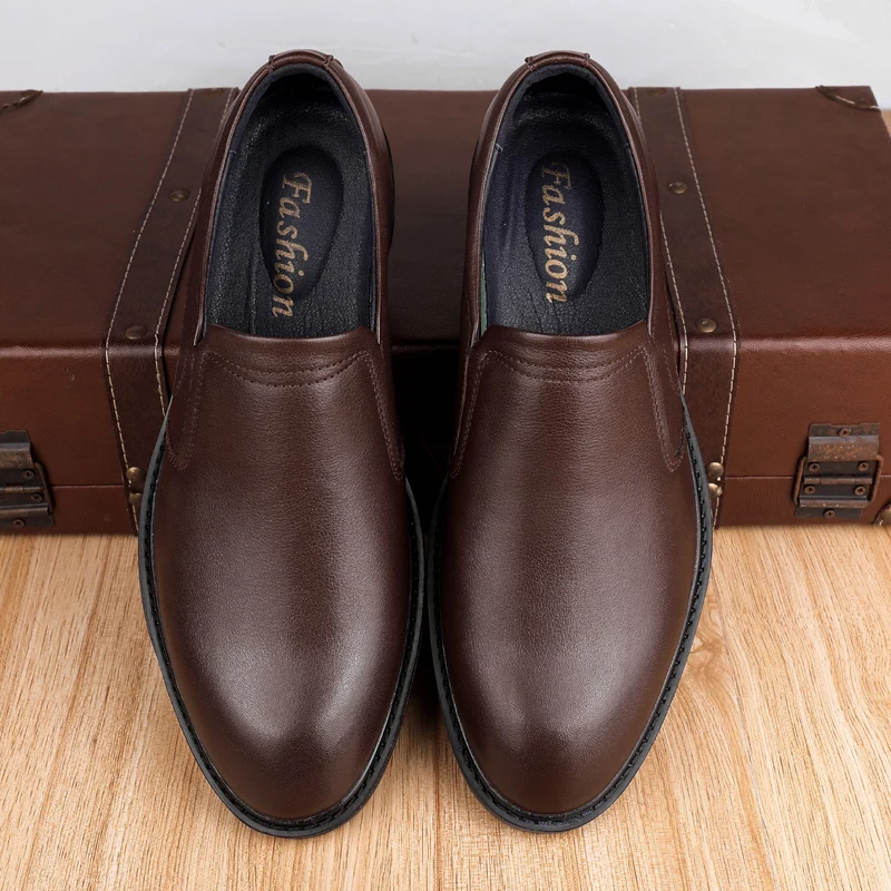 Модная мужская повседневная обувь для водителей Мужская обувь в горошек мужские мокасины на плоской подошве для отдыха кожаные мужские лоферы* 8078