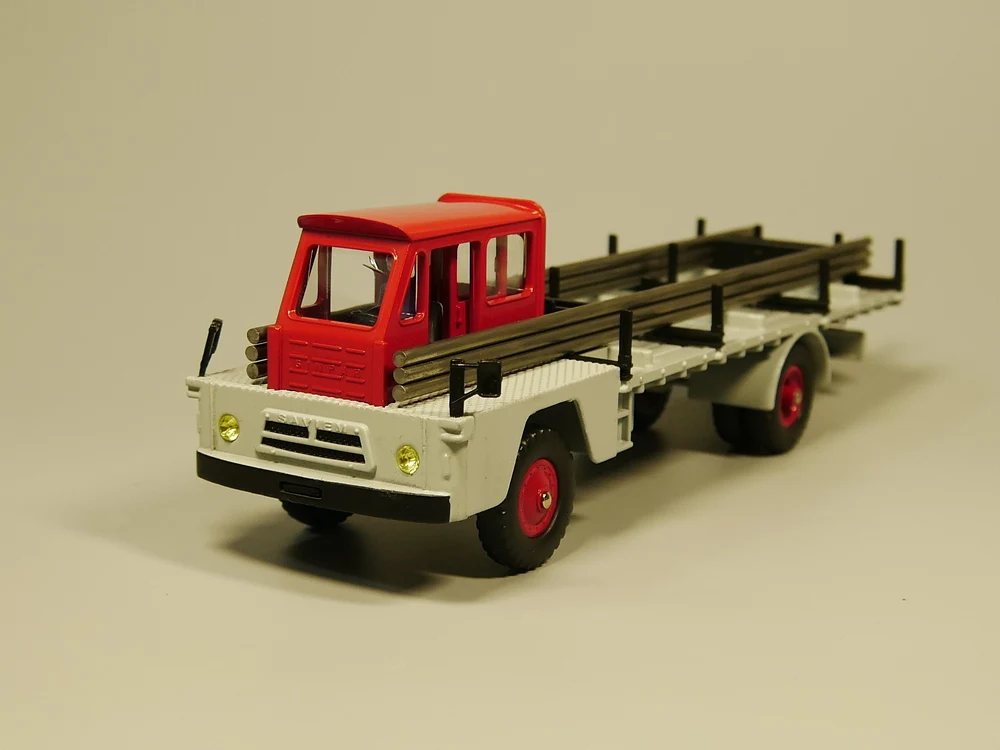Dinky toys Camion SAVIEM PORTE-FER литой модельный автомобиль DINKY TOYS 885
