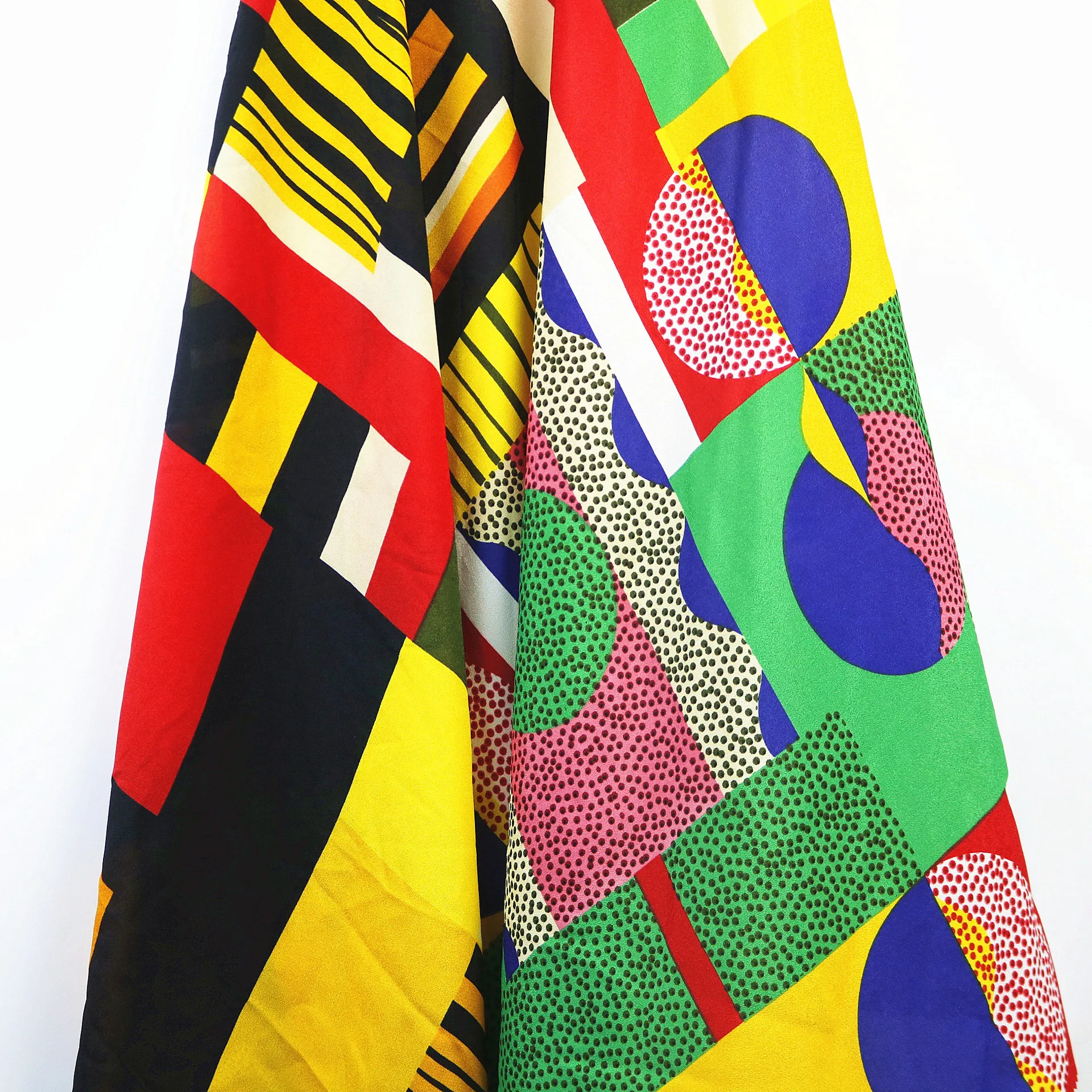 

New crepe geometric digital print spring and summer women's dress shirt fabric fashion clothing design materials