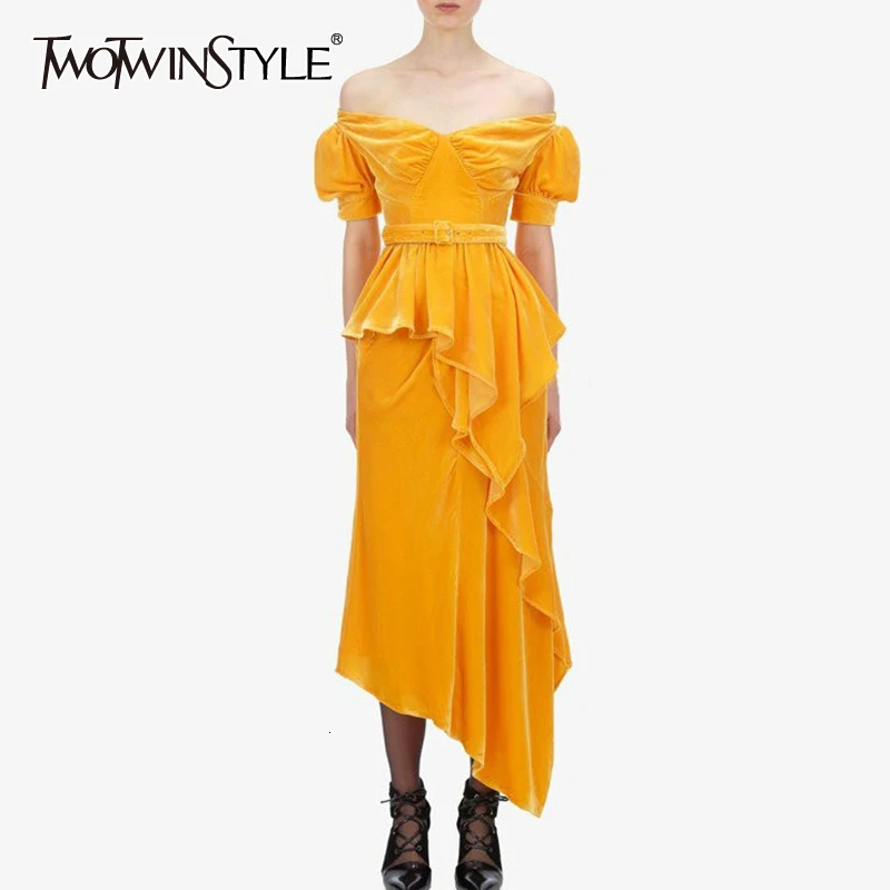 TWOTWINSTYLE Fluwelen vrouwen Tweedelige Set Slash Hals Lantaarn Mouwen Hoge Taille Sjerpen Ruches Onregelmatige Rok Past Vrouwelijke TWOTWINSTYLE Fluwelen vrouwen Tweedelige Set Slash Hals Lantaarn Mouwen Hoge Taille Sjerpen Ruches Onregelmatige Rok Past Vrouwelijke