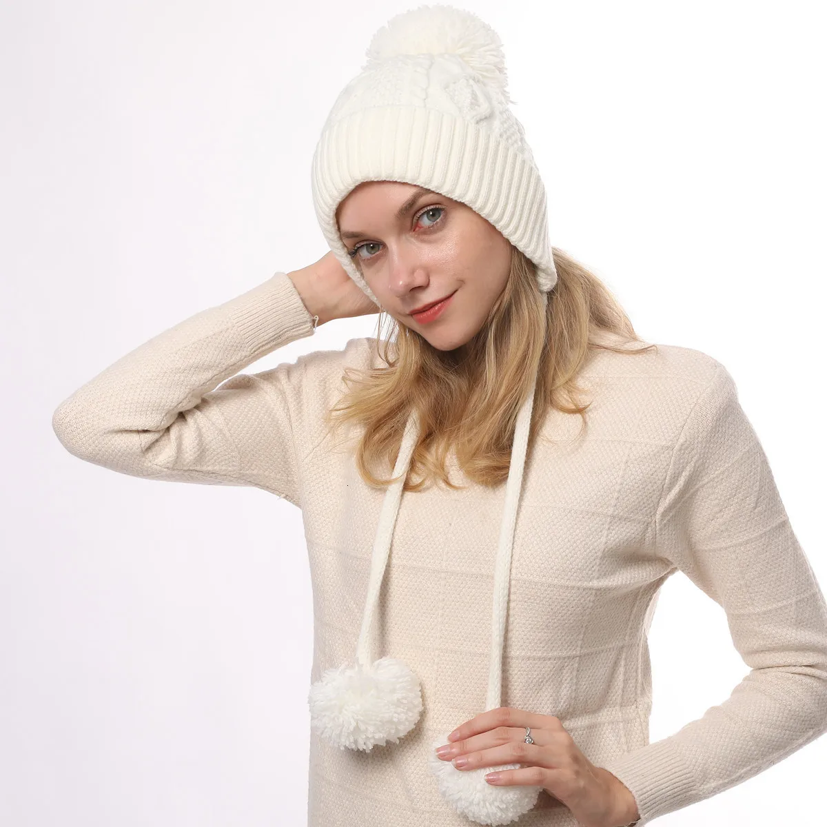 white Новинка года. Утолщенная вязаная шапка из жаккарда с 3 шариками. Теплая шерстяная шапка - Цвет: white
