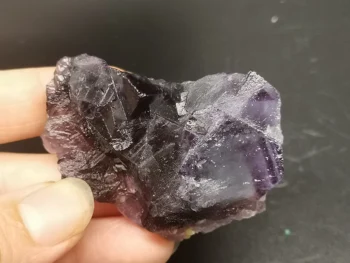 

65.3gNatural dark purple fluorite, crystal mineral specimen